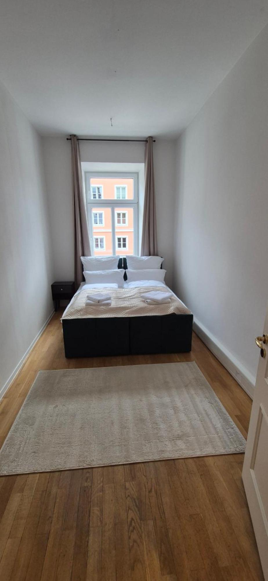 Apartment Large 110 Qm In Very Cetral Location 1 To 12 Guests *