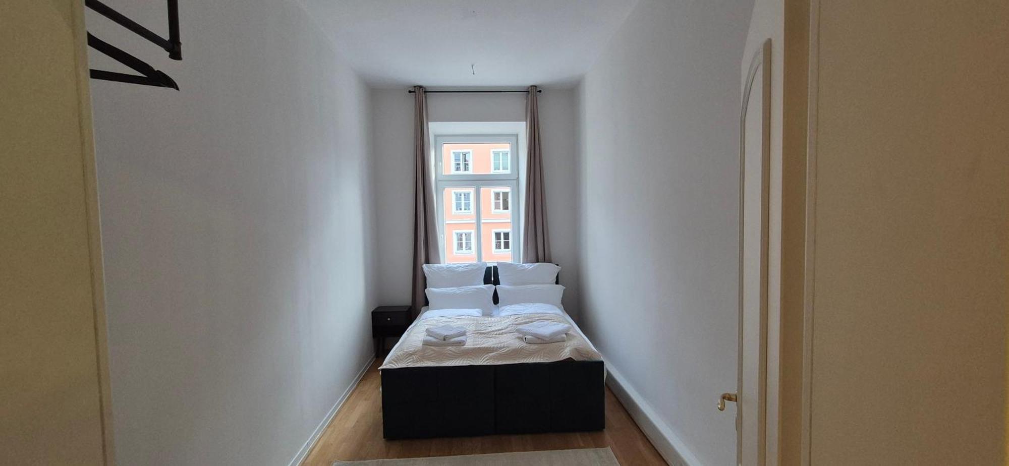 Large 110 Qm In Very Cetral Location 1 To 12 Guests Apartment Munich