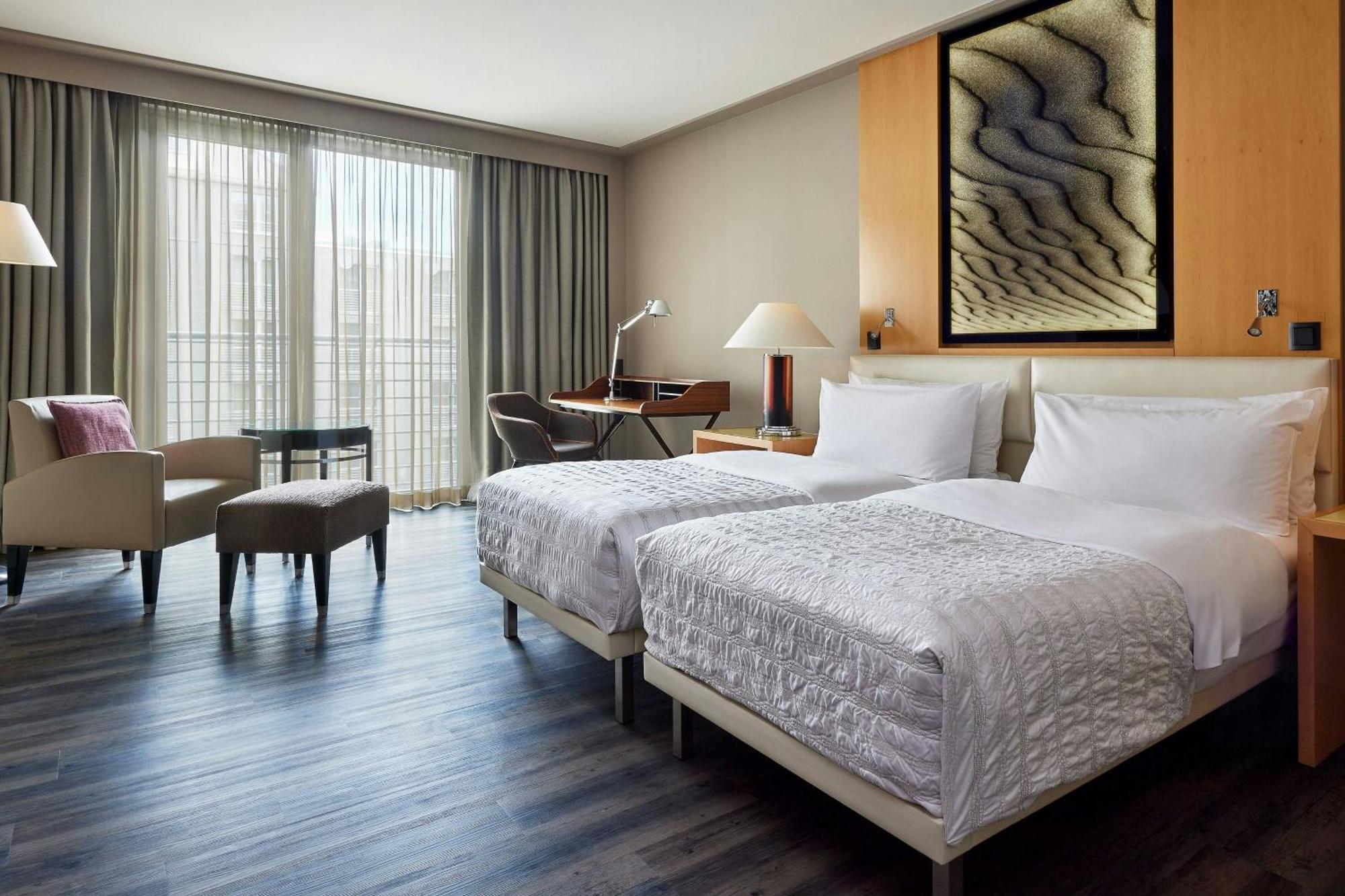 Le Meridien Hotel 5*