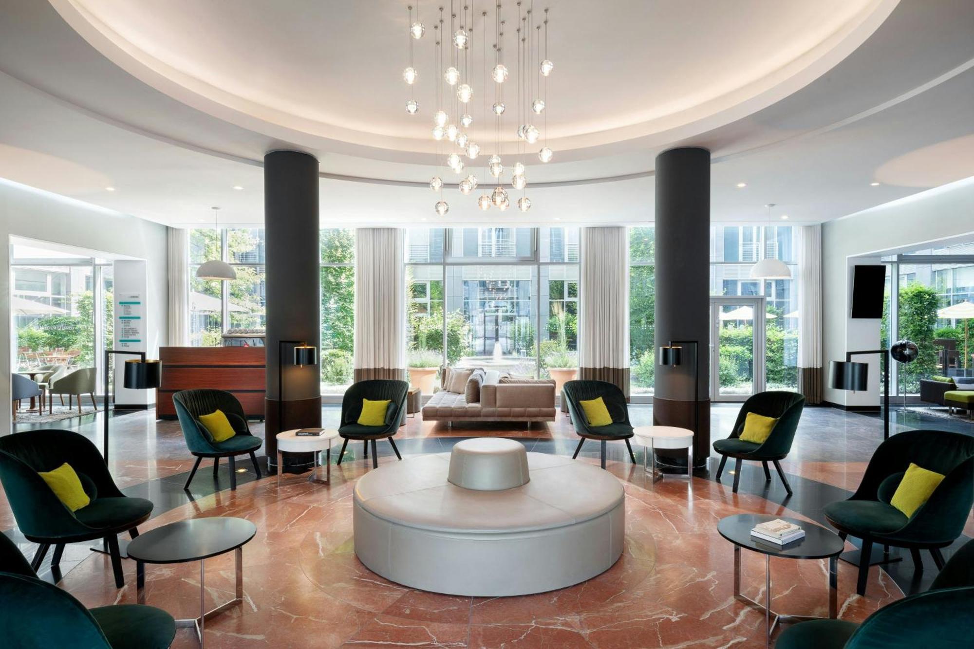 Le Meridien Hotel 5*