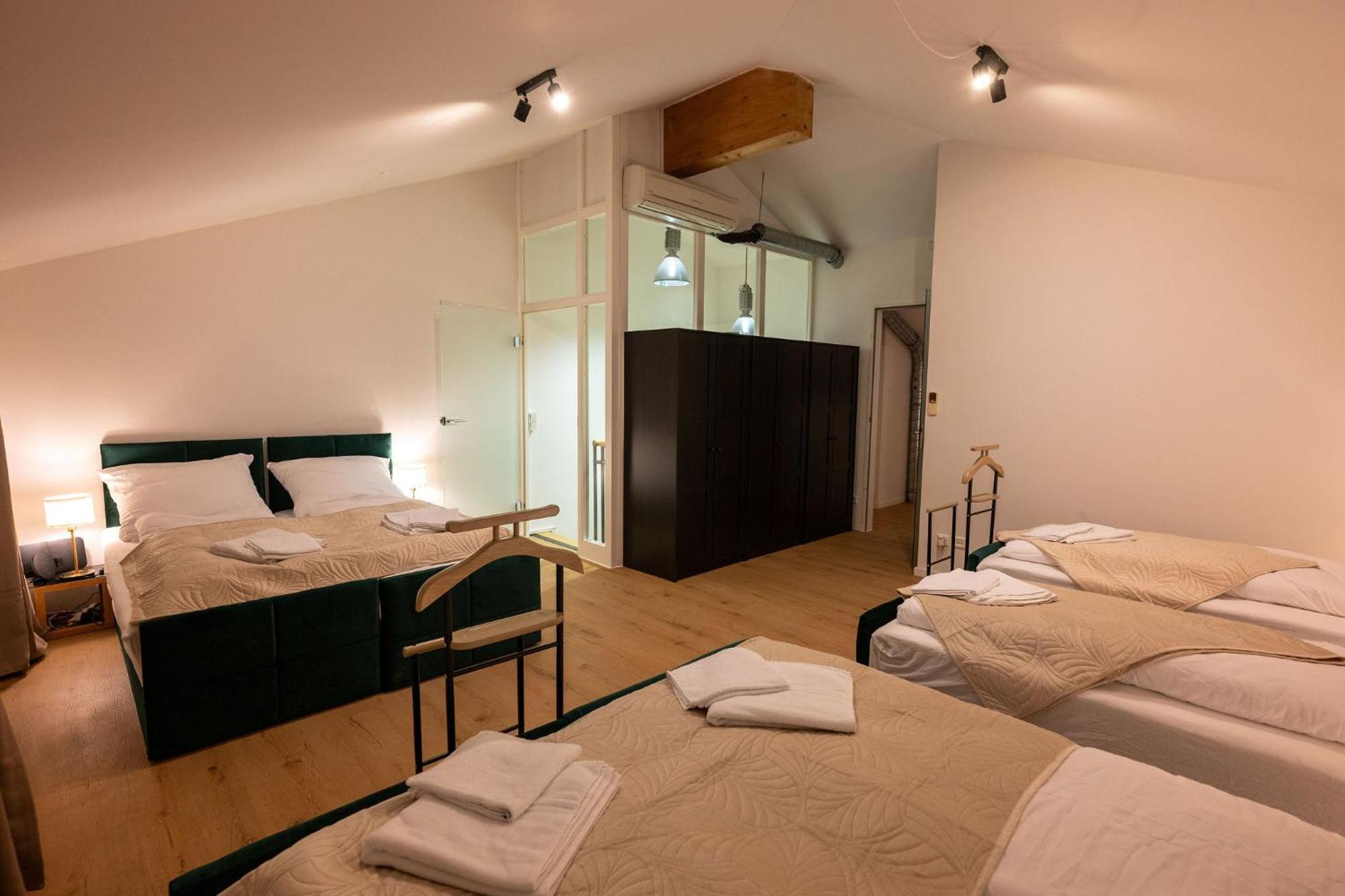 Large 150 Qm In Centrally Located 1 To 15 Guests Apartamento