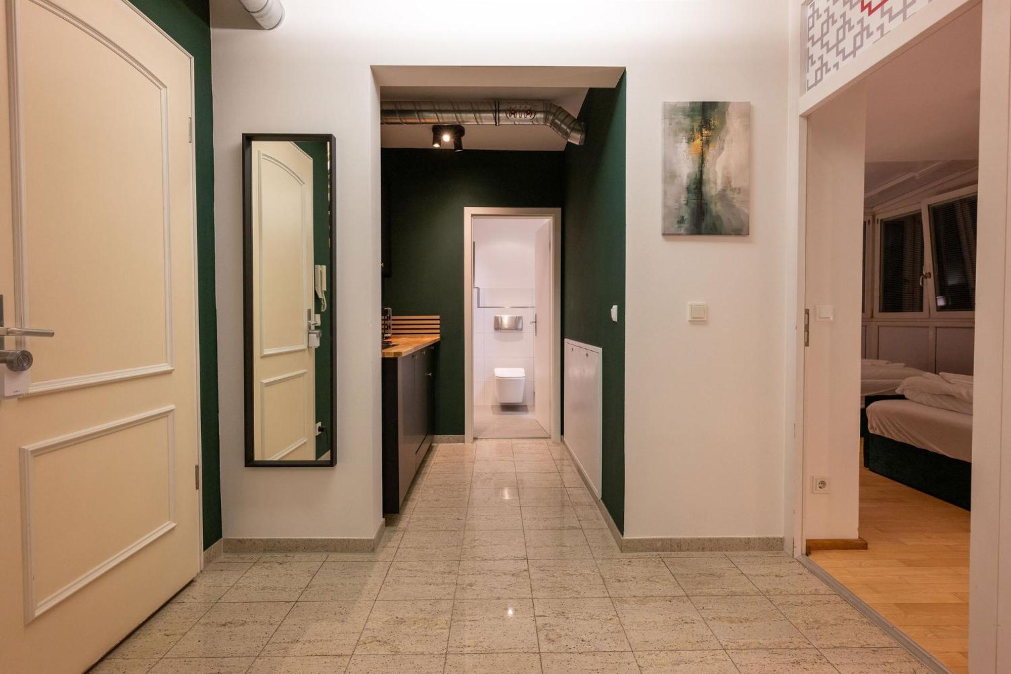 Large 150 Qm In Centrally Located 1 To 15 Guests Munique