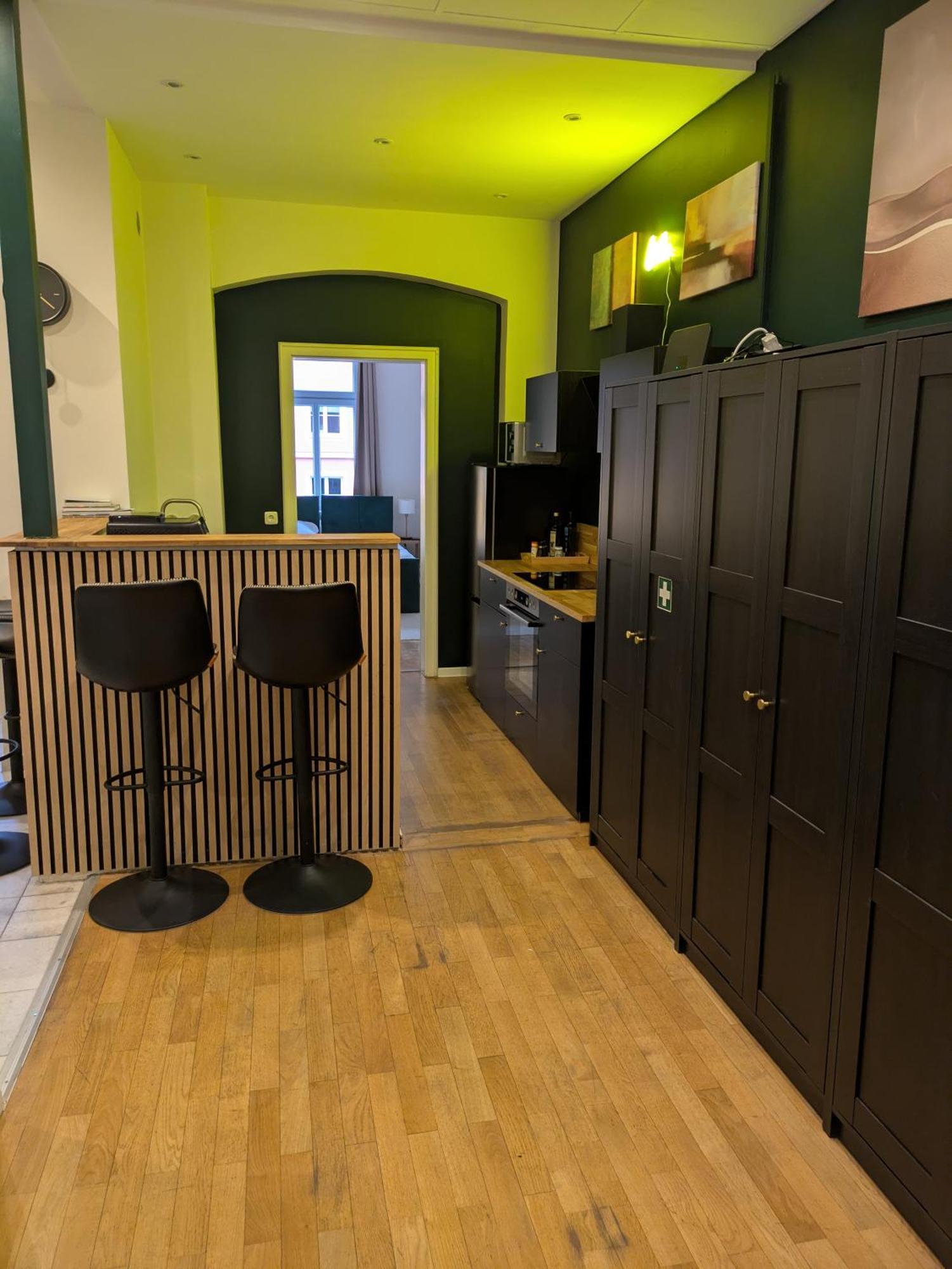 Large 110 Qm In Very Cetral Location 1 To 12 Guests Munich