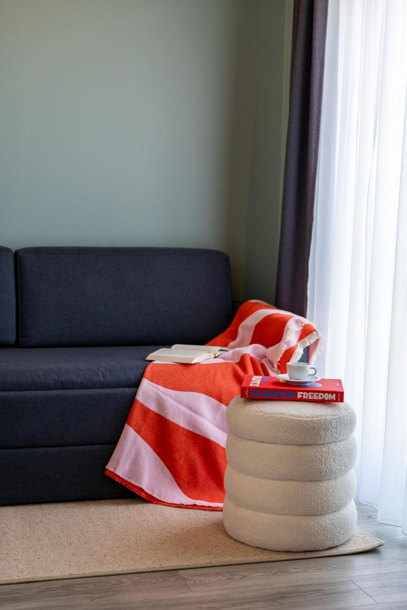 Kalm - East Aparthotel 4*