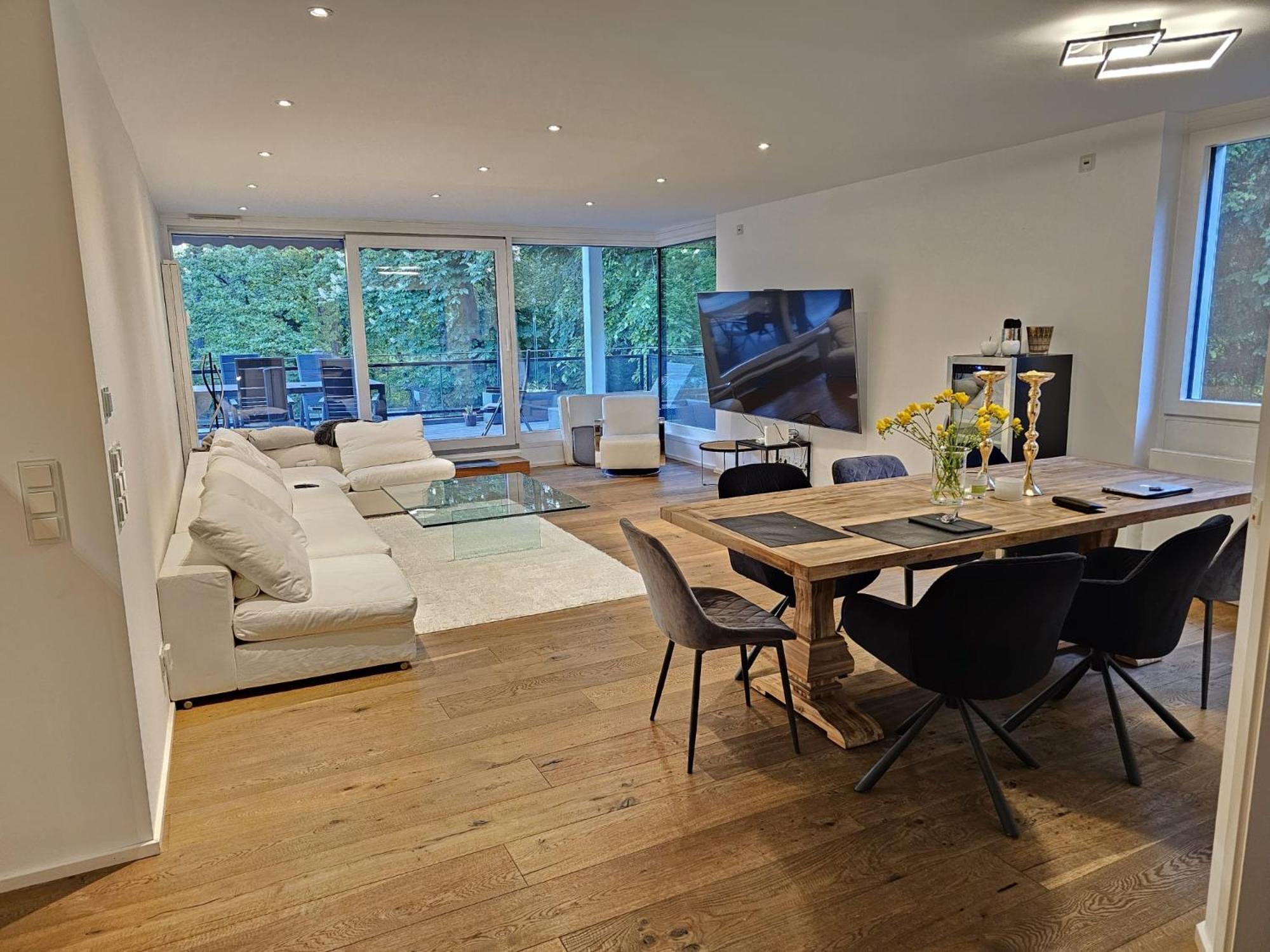 Wunderschoene, 5 Zimmerwohnung, Mit Grosser Terrasse