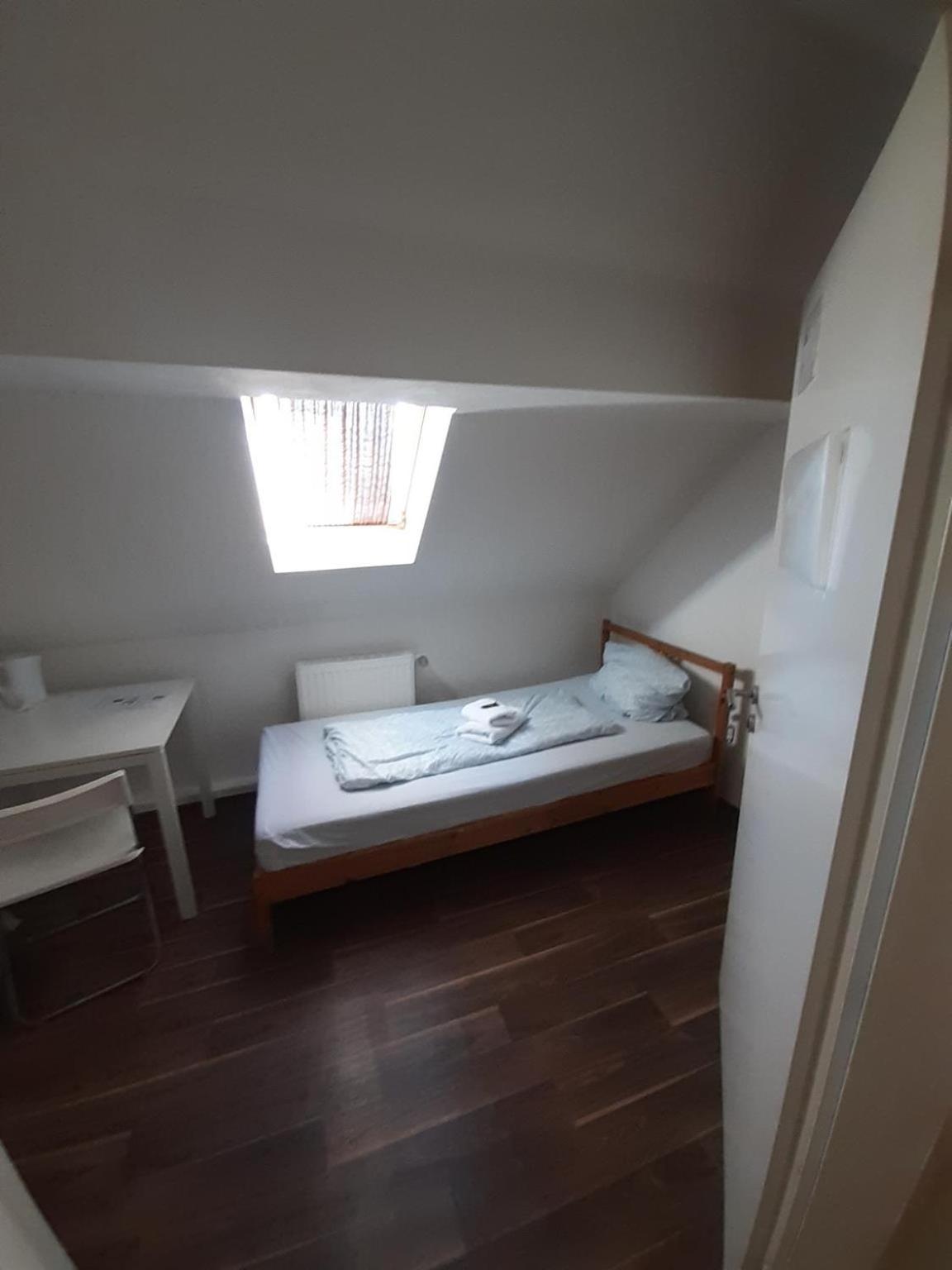 Albergue Budget Allach & Eve 168 *
