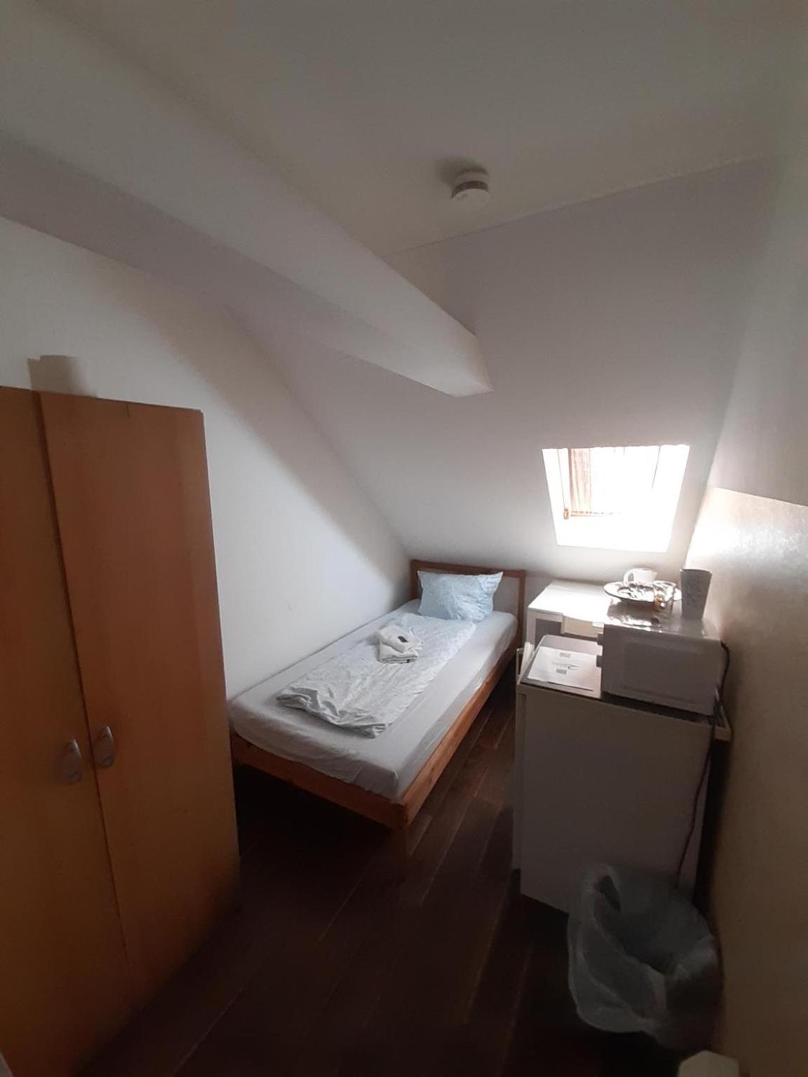 Albergue Budget Allach & Eve 168 *