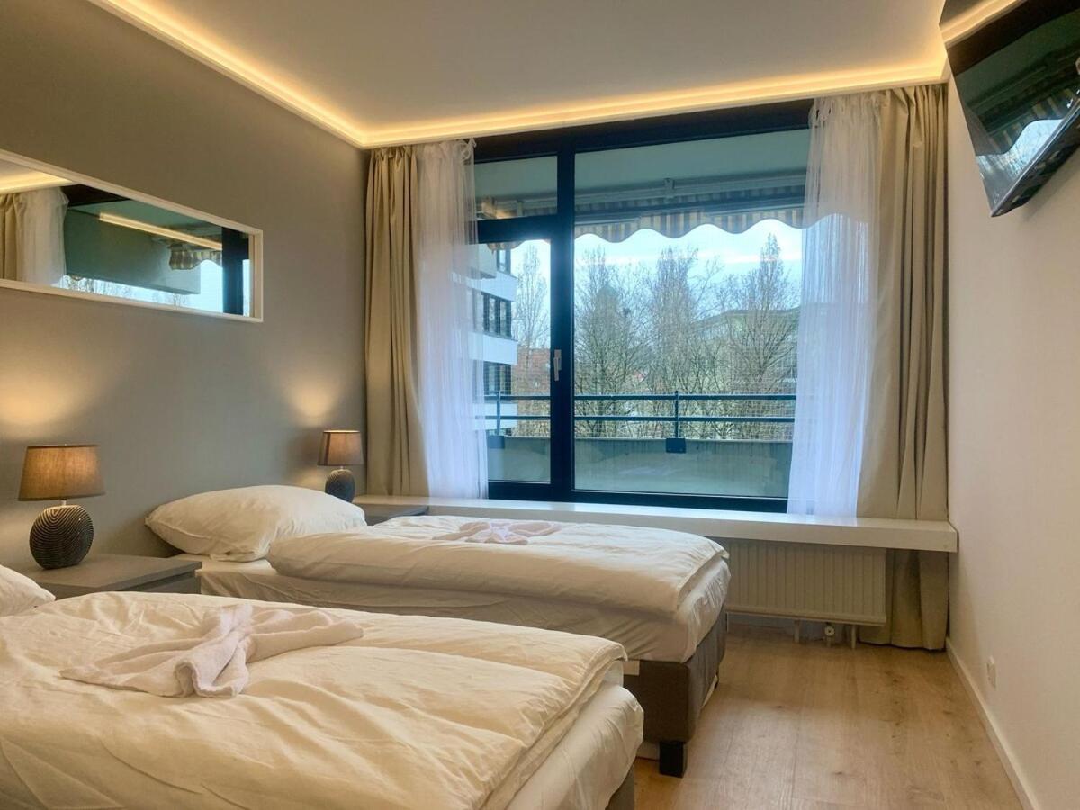 Flat With 3 Bedrooms And Free Parking Space *