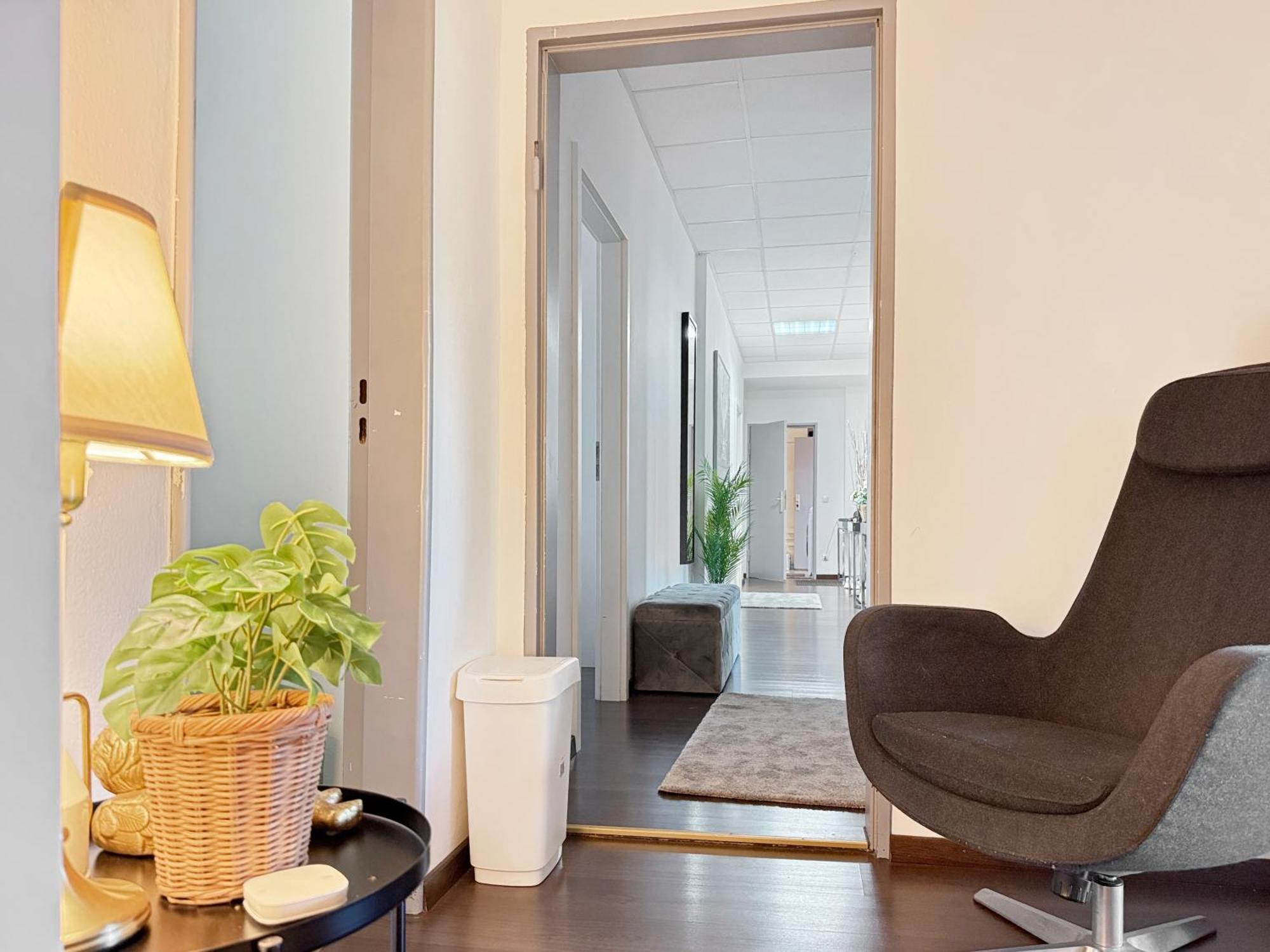 Apartment Group Oasis In Cinema, Pool Table, 17 Beds