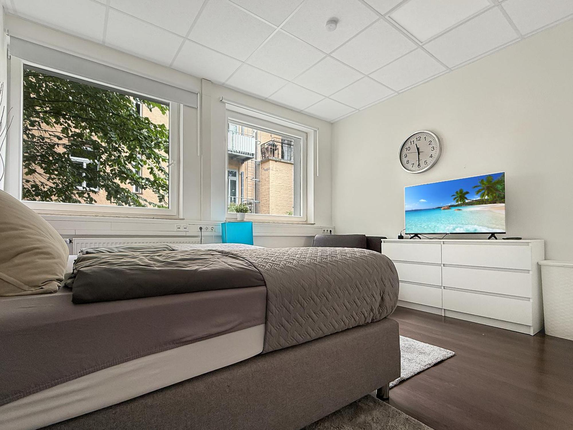 Group Oasis In Cinema, Pool Table, 17 Beds Apartment