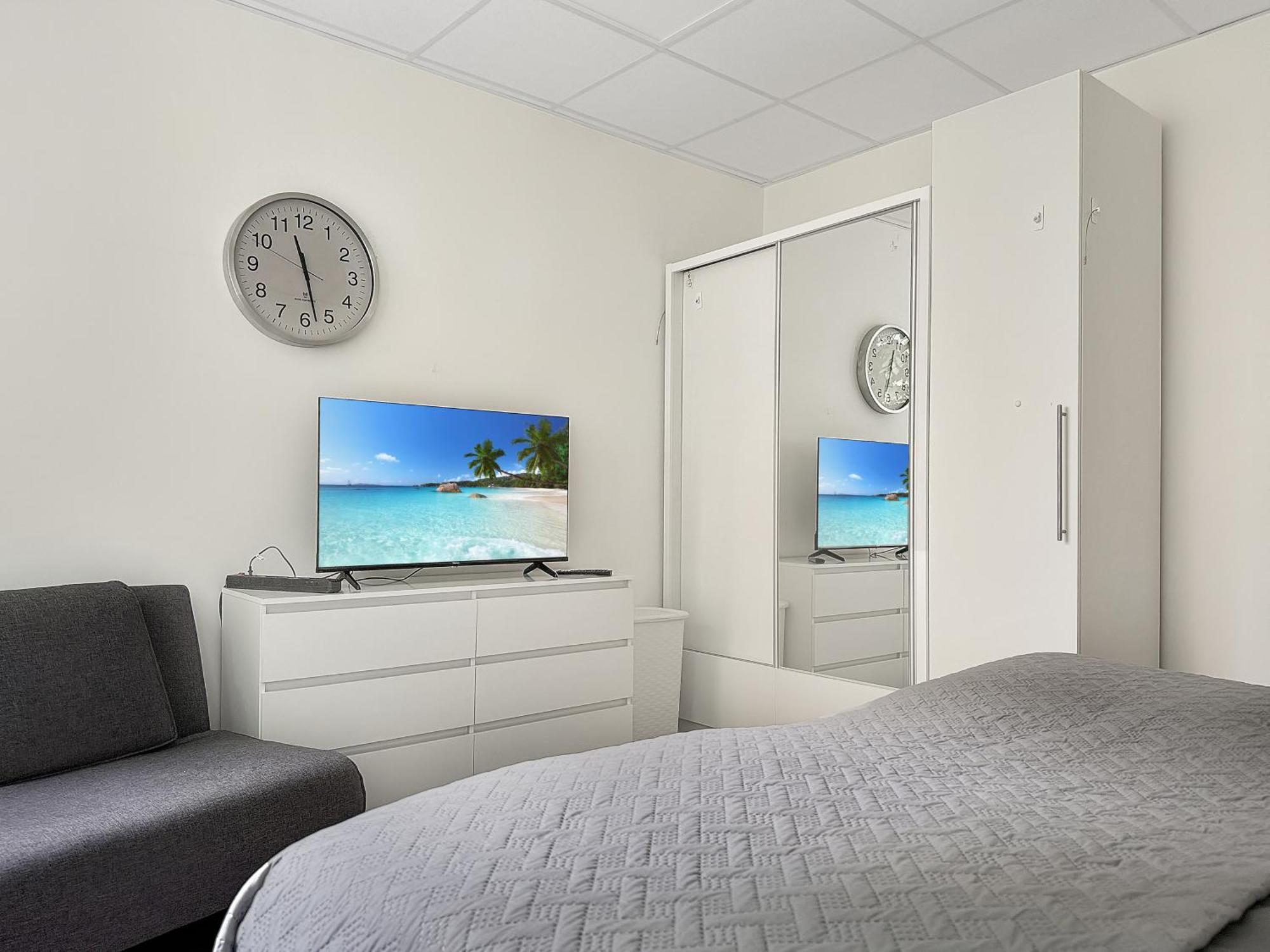Group Oasis In Cinema, Pool Table, 17 Beds Apartment