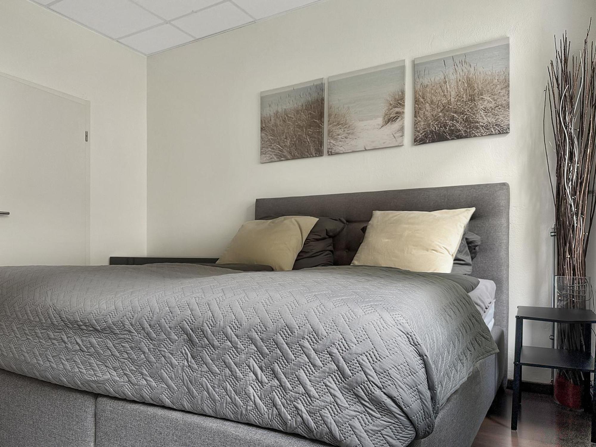Apartment Group Oasis In Cinema, Pool Table, 17 Beds