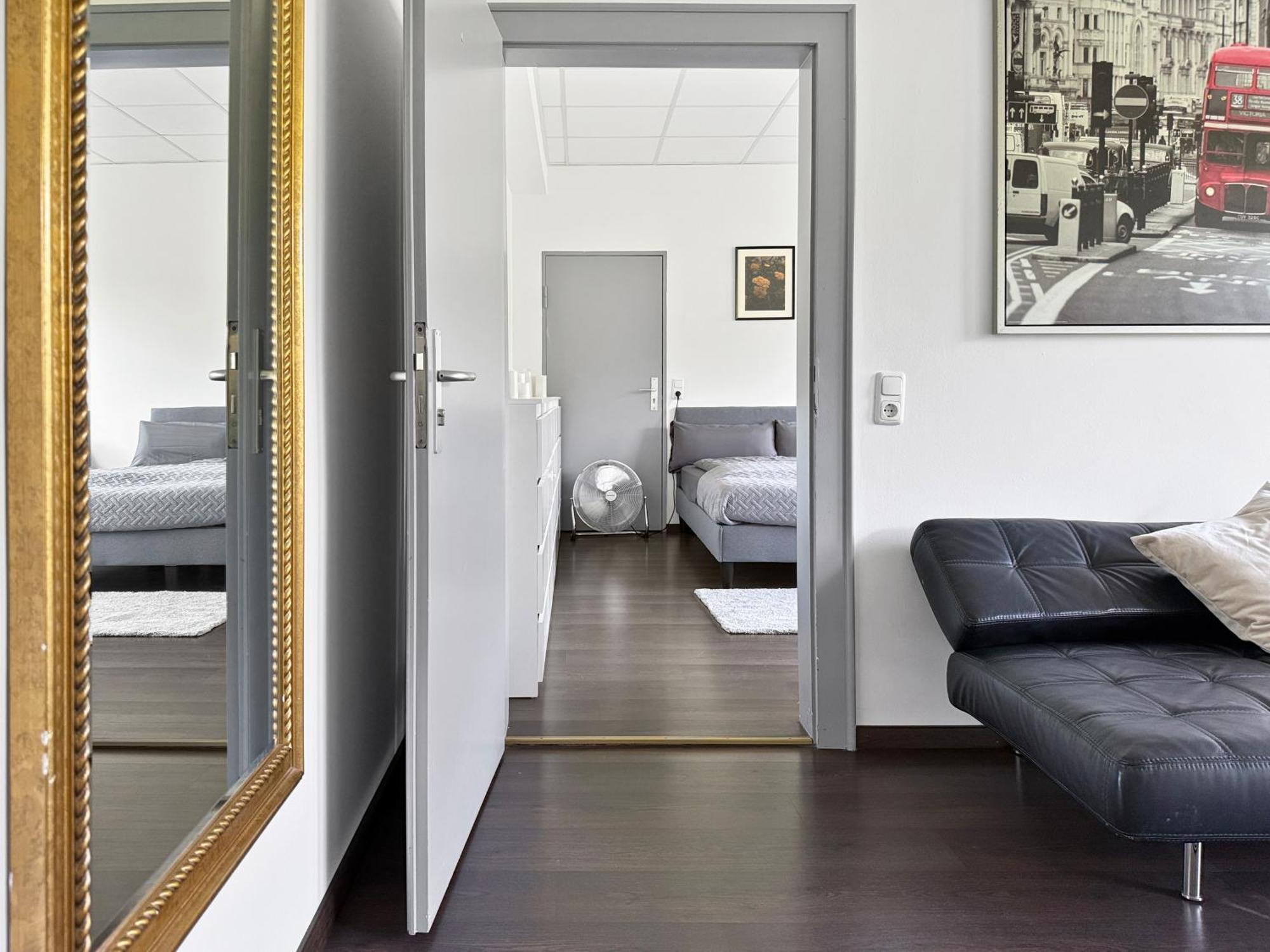 Apartment Group Oasis In Cinema, Pool Table, 17 Beds *