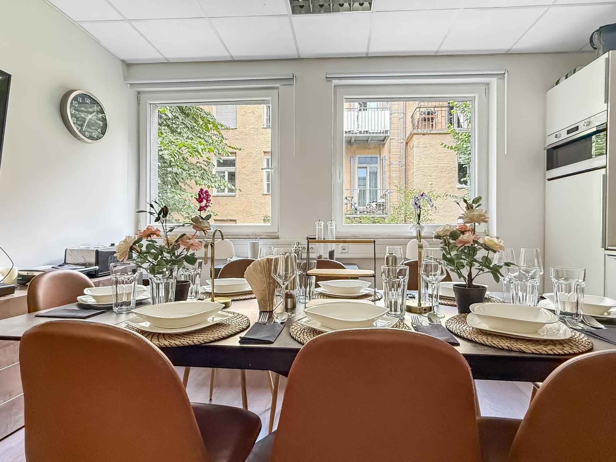 Group Oasis In Cinema, Pool Table, 17 Beds Apartment Munich