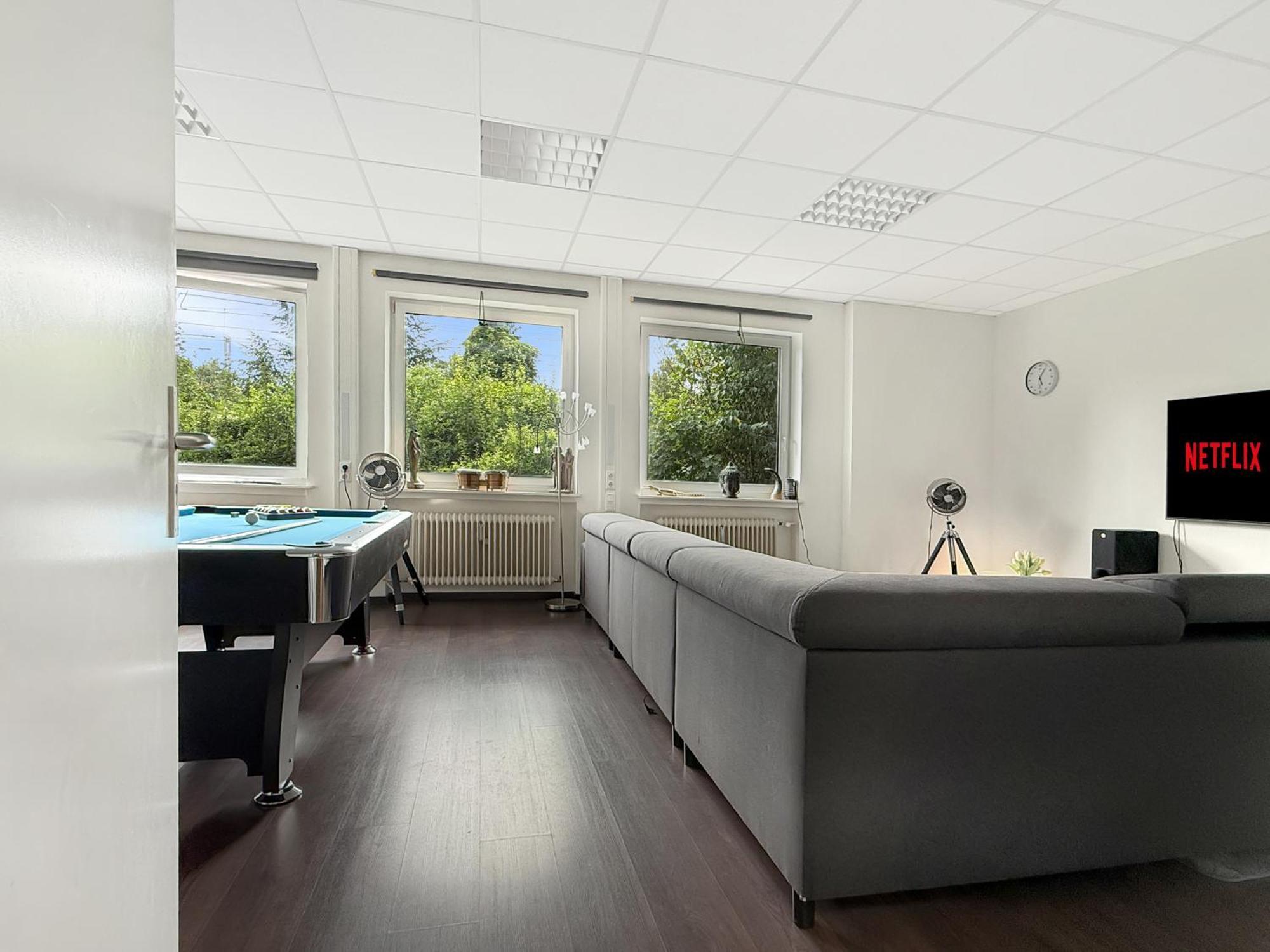 Group Oasis In Cinema, Pool Table, 17 Beds