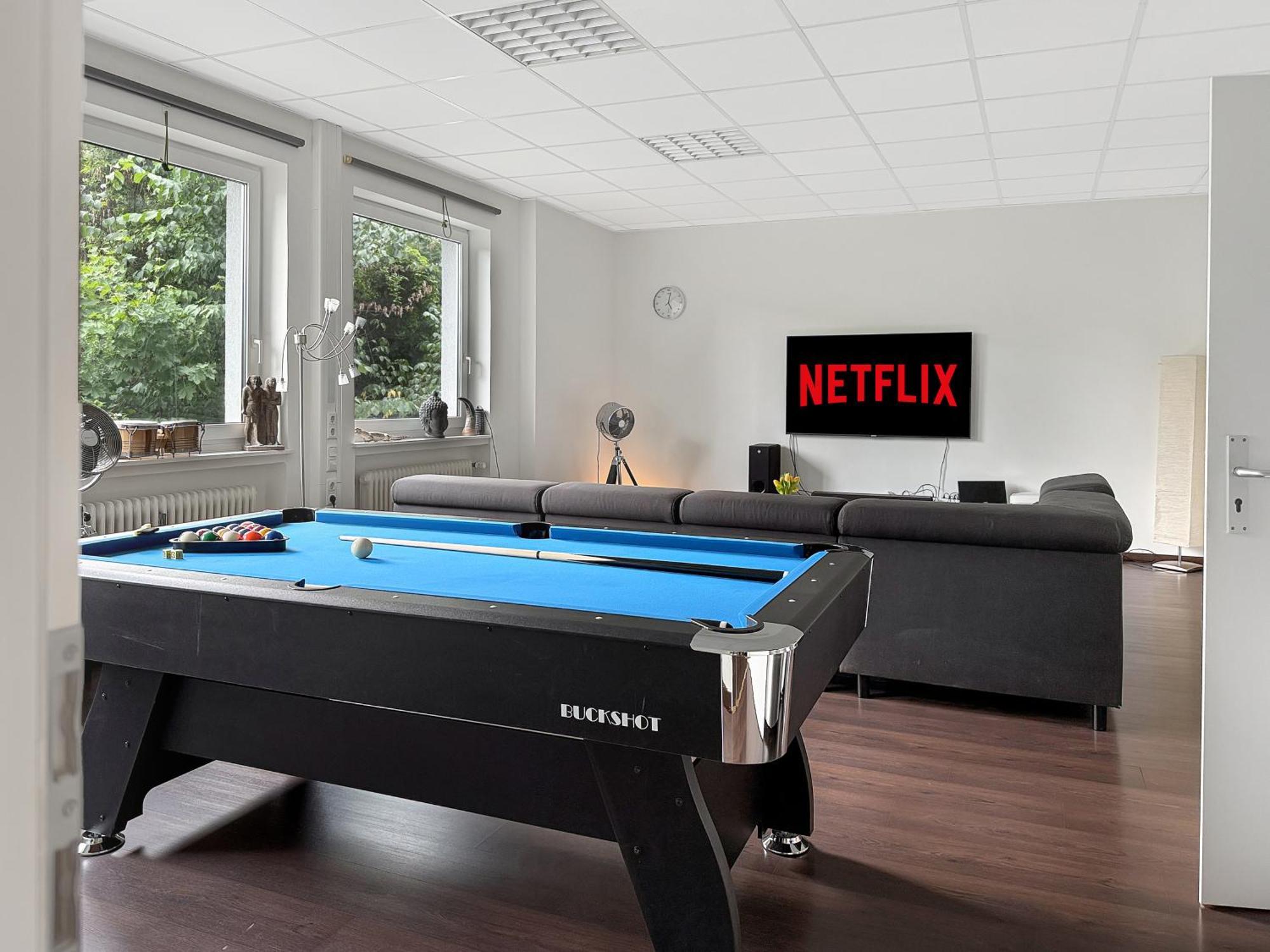 Apartment Group Oasis In Cinema, Pool Table, 17 Beds *