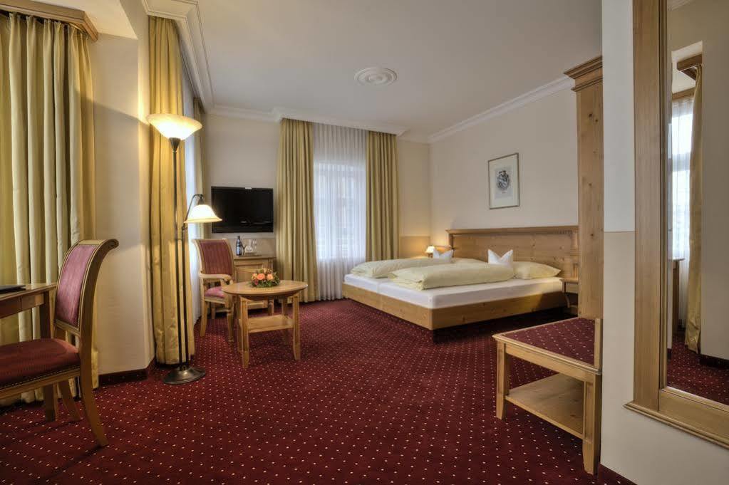 & Gaststaette Zum Erdinger Weissbraeu 3* Munich