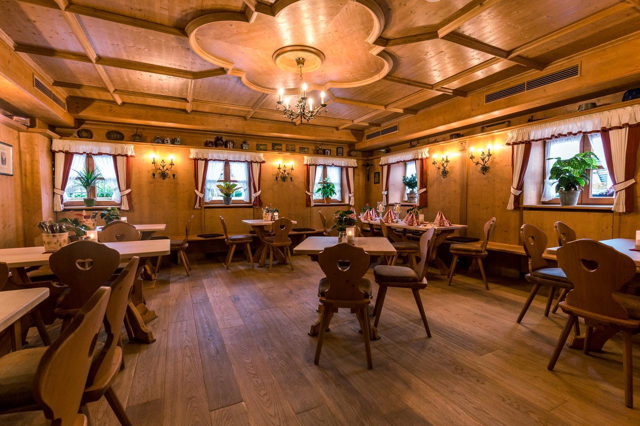 & Gaststaette Zum Erdinger Weissbraeu 3* Munich