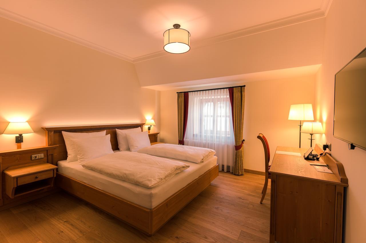 & Gaststaette Zum Erdinger Weissbraeu 3* Munich