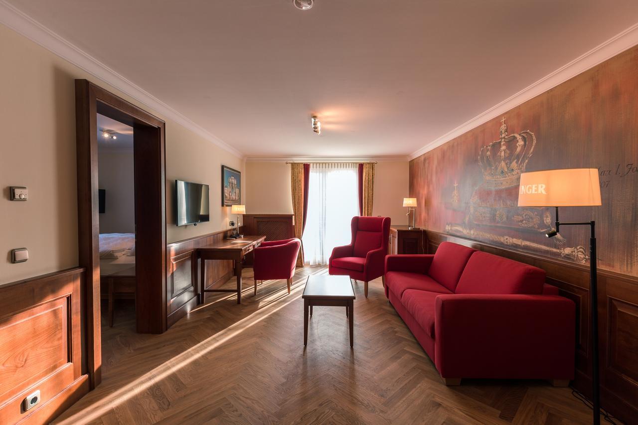 & Gaststaette Zum Erdinger Weissbraeu 3* Munich