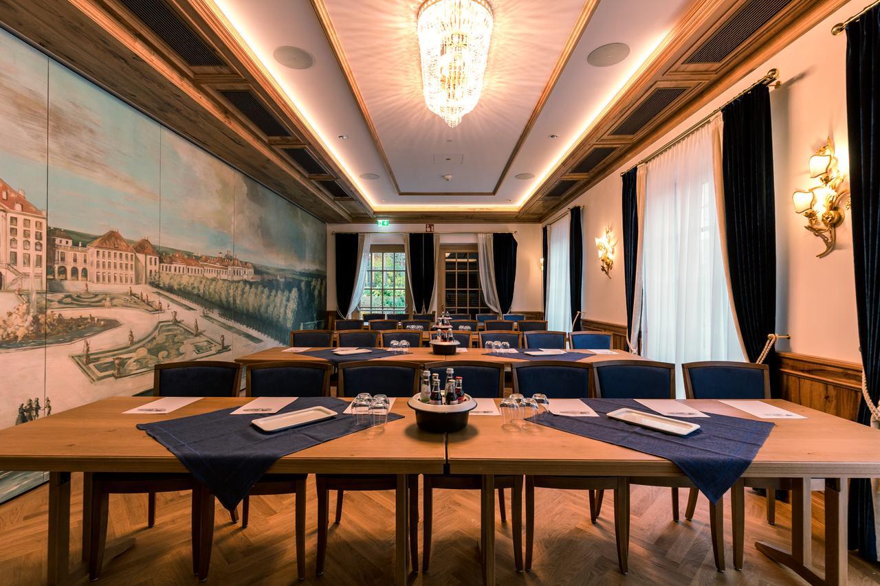 & Gaststaette Zum Erdinger Weissbraeu 3* Munich