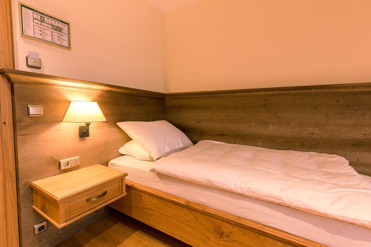 Hotel & Gaststaette Zum Erdinger Weissbraeu 3*