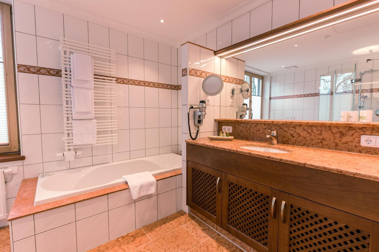 & Gaststaette Zum Erdinger Weissbraeu 3* Munich