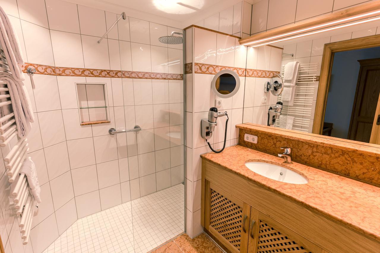 & Gaststaette Zum Erdinger Weissbraeu 3* Munich