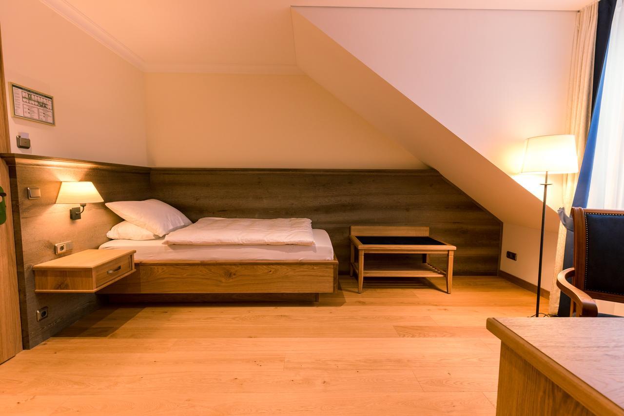 Hotel & Gaststaette Zum Erdinger Weissbraeu 3*
