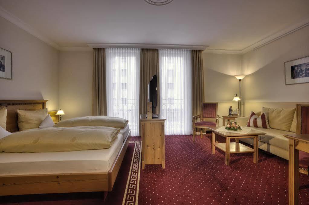 & Gaststaette Zum Erdinger Weissbraeu 3* Munich