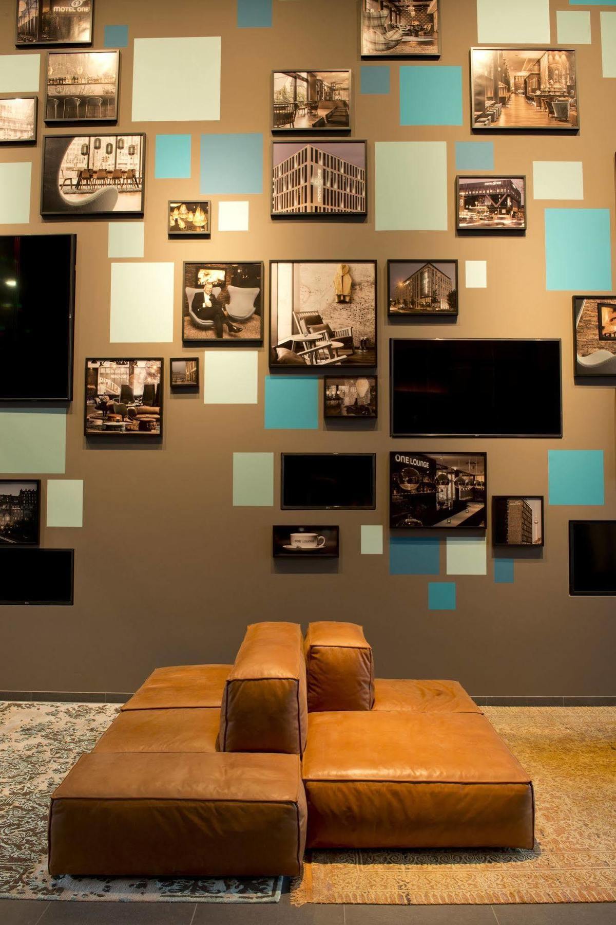 Motel One Muenchen-Campus Hotel 3*