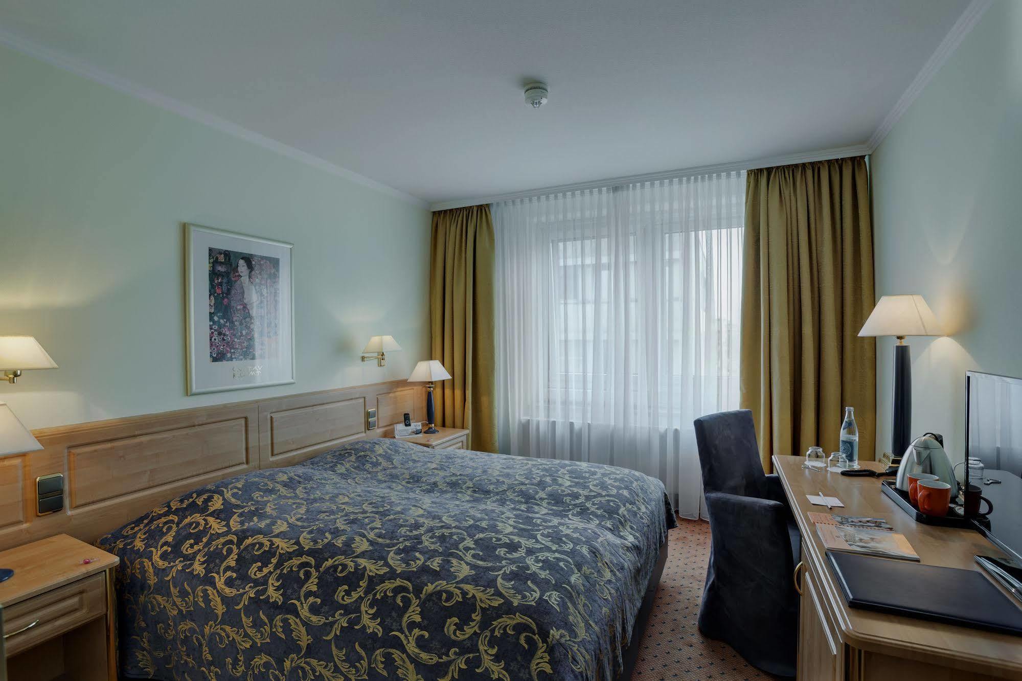 Awa 4* Munich