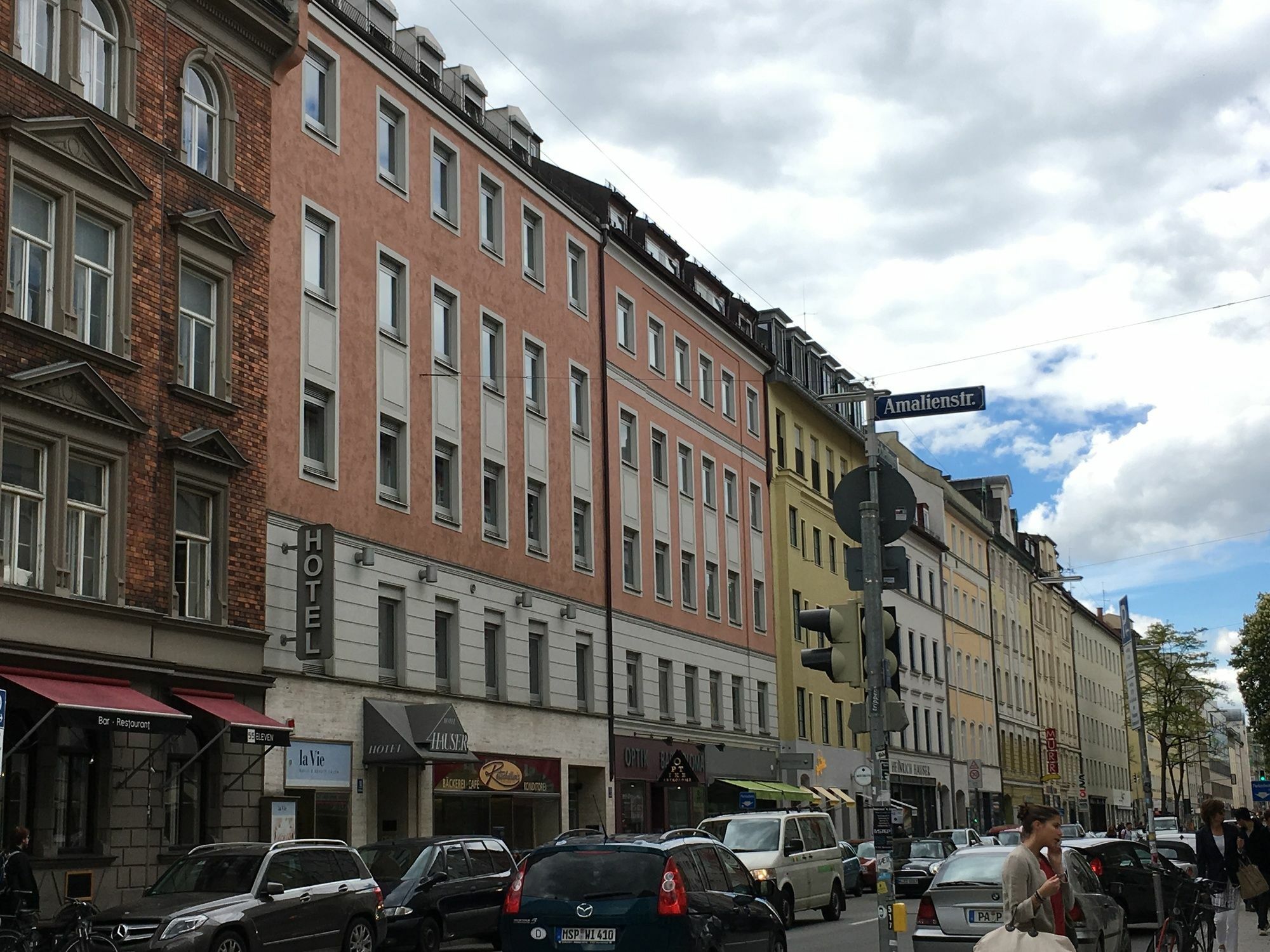 Hauser An Der Universitaet 3*
