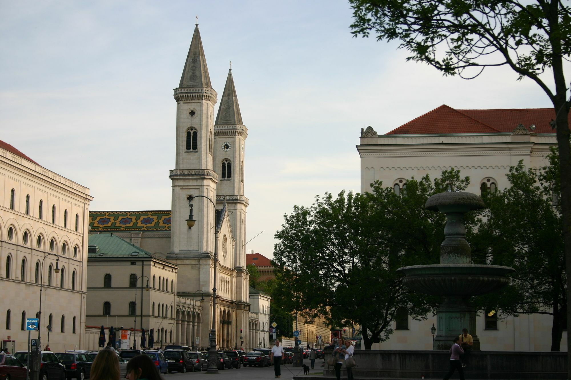 Hauser An Der Universitaet Hotel Munich