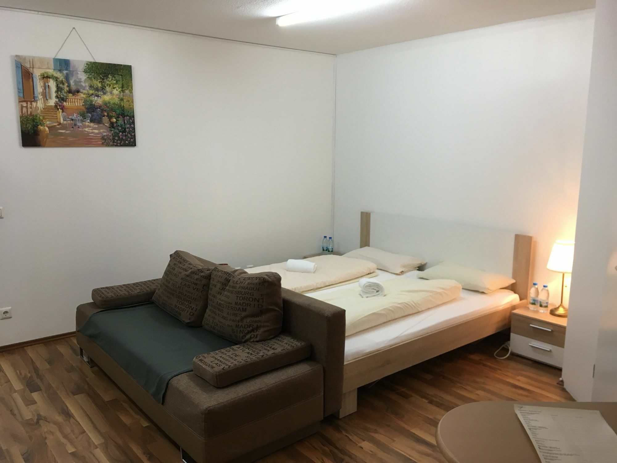 Kn Kahtan Boarding House Apartment Munich