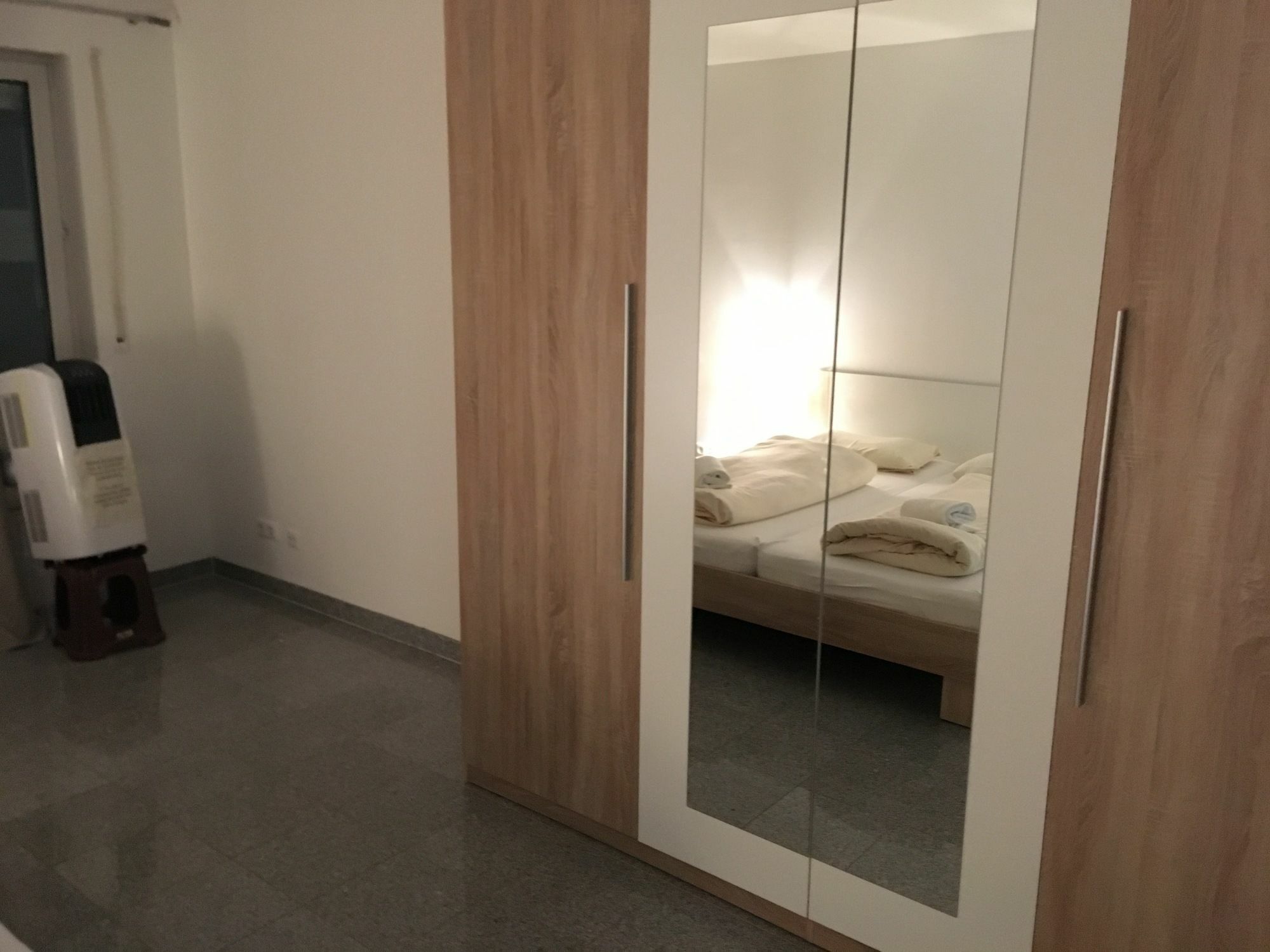 Kn Kahtan Boarding House Munich