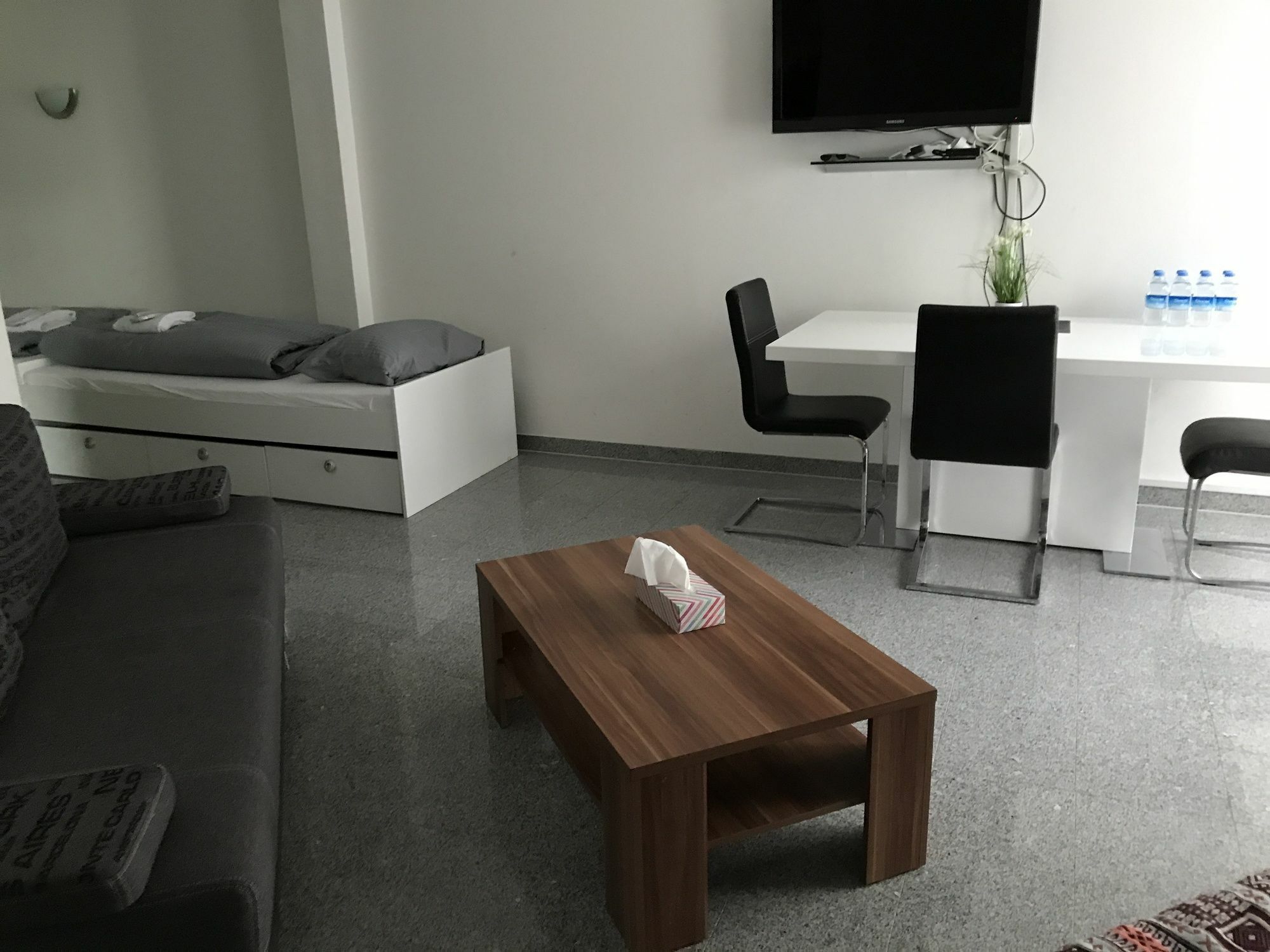 Kn Kahtan Boarding House * Munich