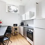 Big Central Apartment Near Rotkreuzplatz With 3 Bedroom For 12 Pax