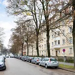 Big Central Apartment Near Rotkreuzplatz With 3 Bedroom For 12 Pax