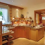 Hotel Kriemhild Am Hirschgarten