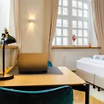 Homely Stay Studio 4 - Chic Self-Check-In Room For Short Stays