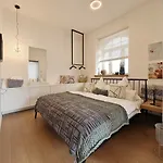 Luxury Omuntu