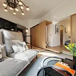 Luxury Omuntu