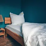 Happy End Hotel