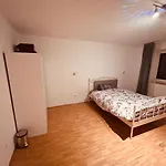 Theresienstrasse 83