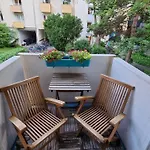 Schwabing Studio With Garden Views