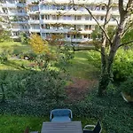 Schwabing Studio With Garden Views