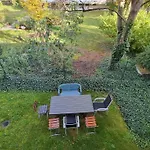 Schwabing Studio With Garden Views