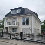 Helle 3 Zimmer Souterrainwohnung In Einem Neubau-Villa