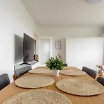 Global Living - Design Apartments I Terrace I Kitchen I Smart-Tv I Parking Space I Muenchen